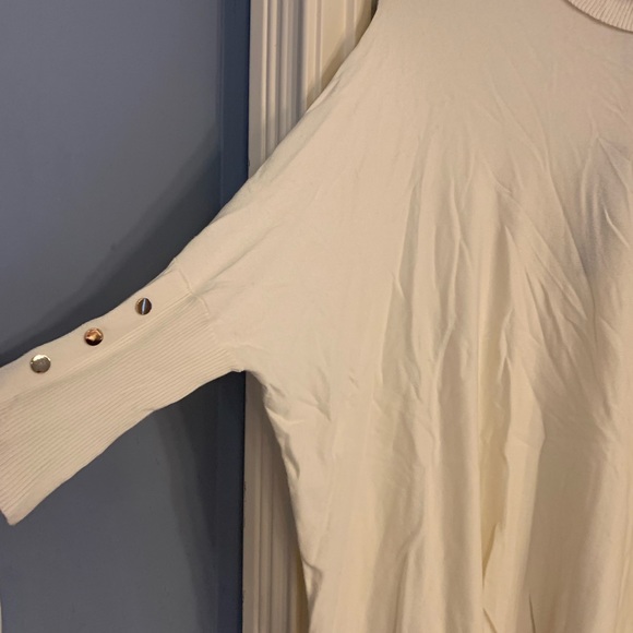 New with tags! Cream sweater with turtle neck and accent buttons on sleeve! 1x - Picture 4 of 6